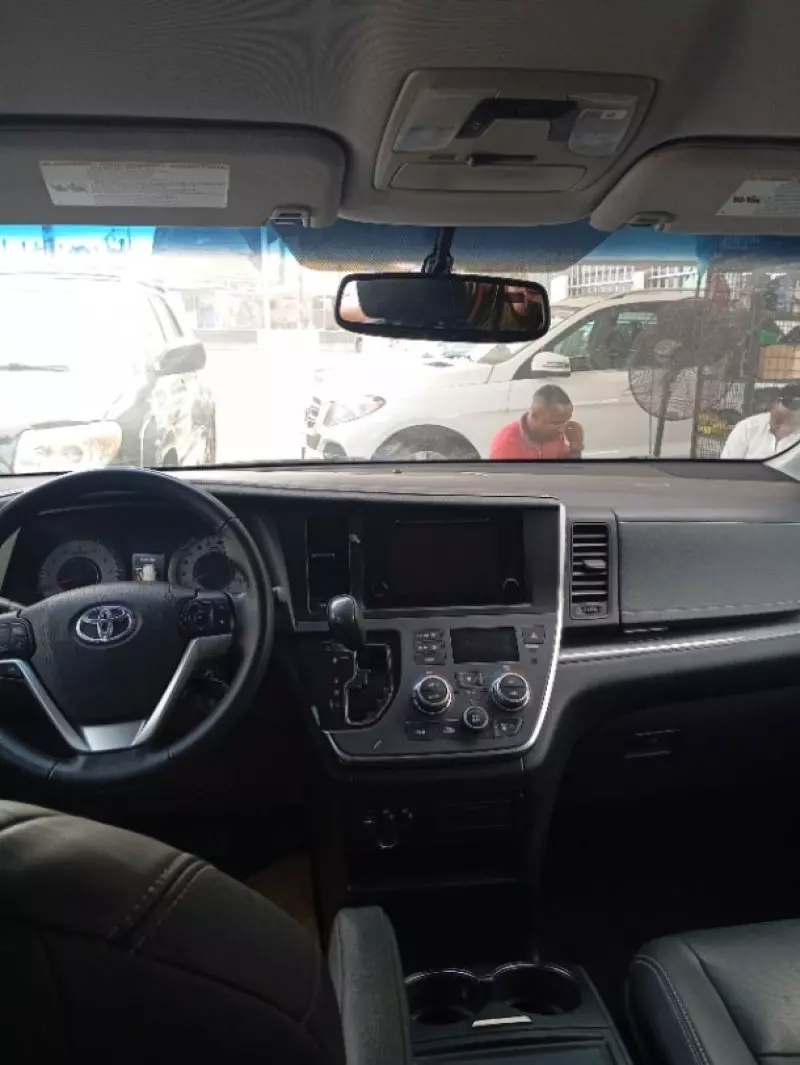 Toyota Sienna   - 2017