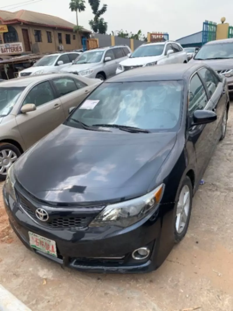 Toyota Camry   - 2013