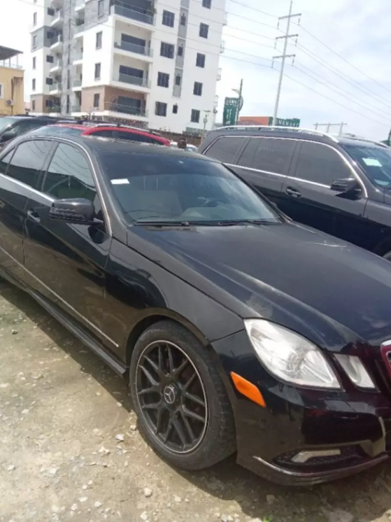 Mercedes-Benz E350   - 2011