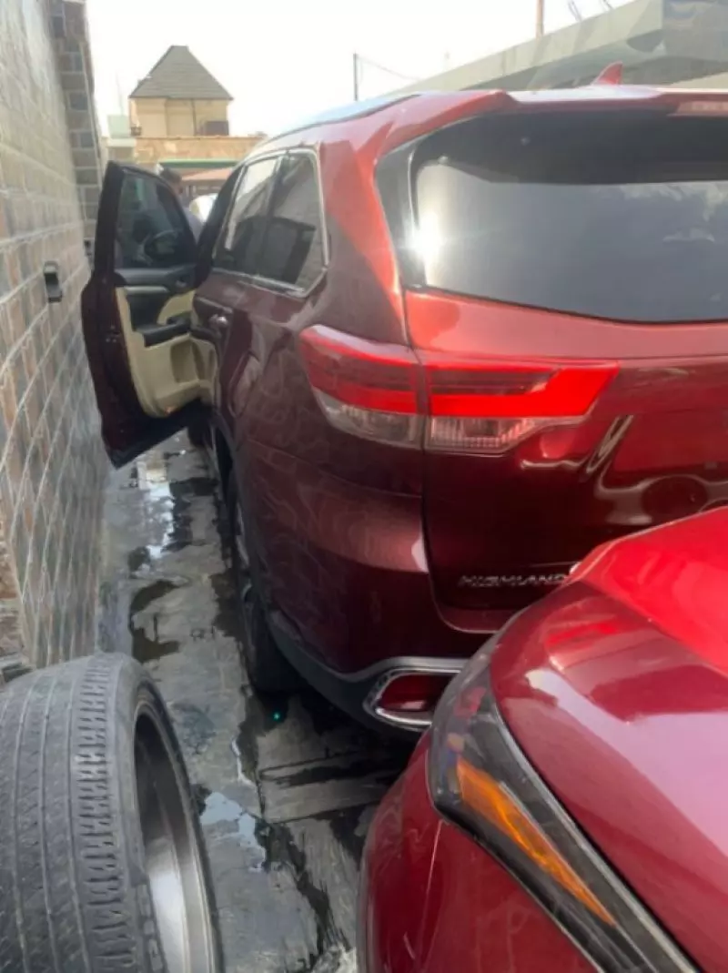 Toyota Highlander   - 2019
