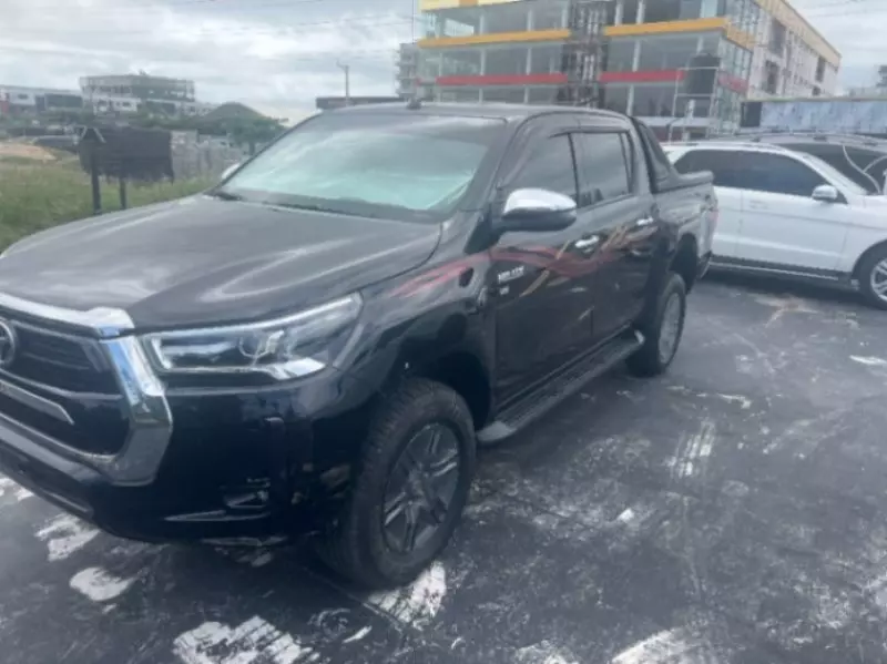 TOYOTA Hilux   - 2023
