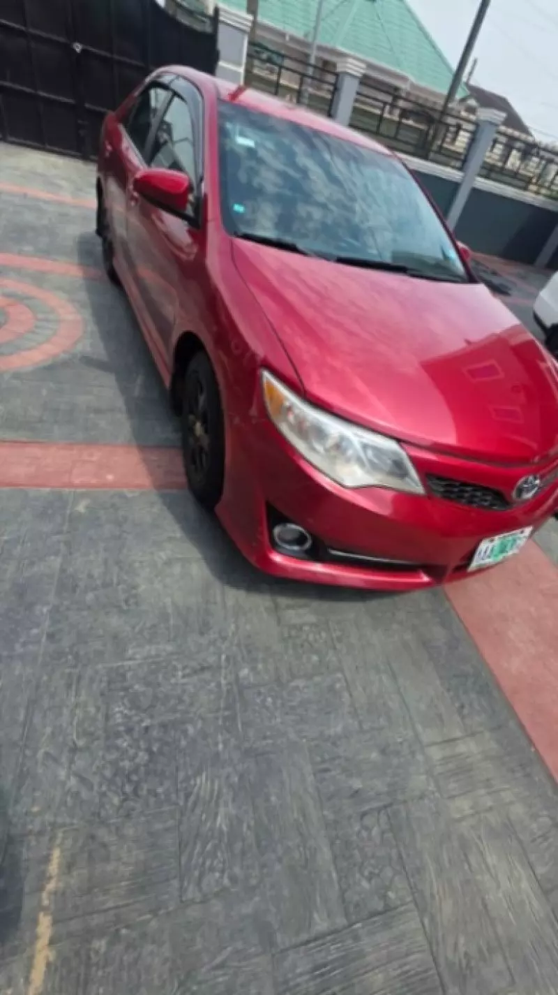 TOYOTA Camry - 2012