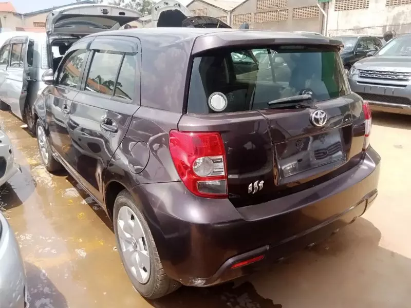 Toyota Ist    - 2012