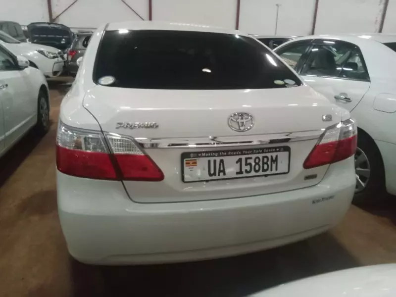Toyota Premio    - 2010