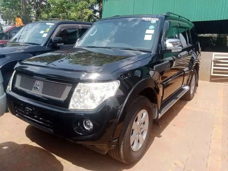 Mitsubishi Pajero   - 2011