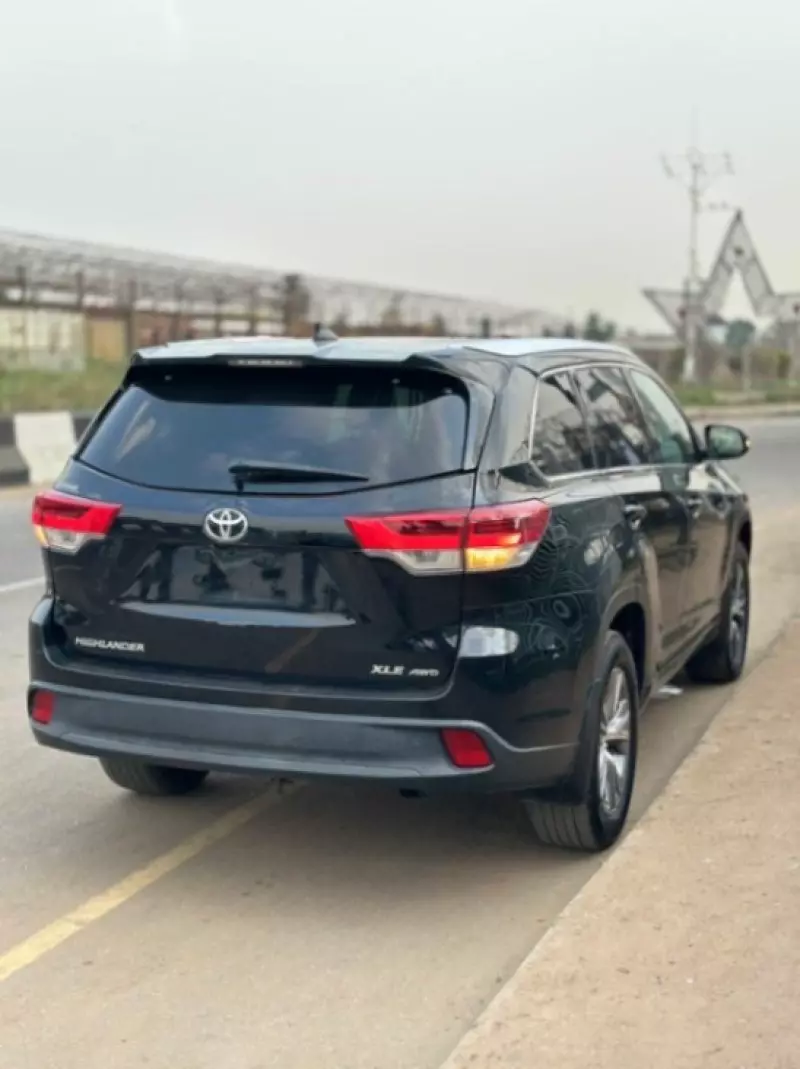 Toyota Highlander   - 2015