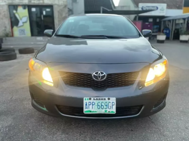 TOYOTA Corolla   - 2010