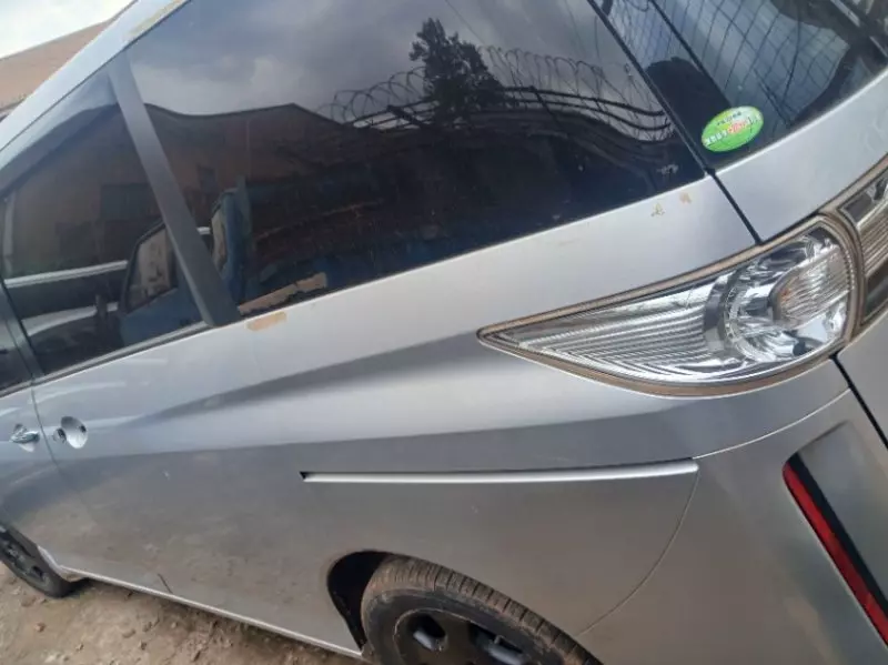 Toyota Noah   - 2012