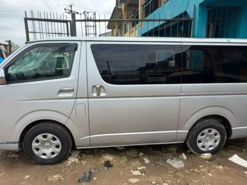 TOYOTA Hiace   - 2008