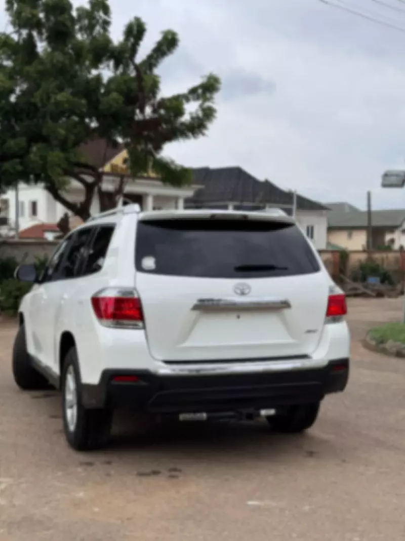 TOYOTA Highlander   - 2011