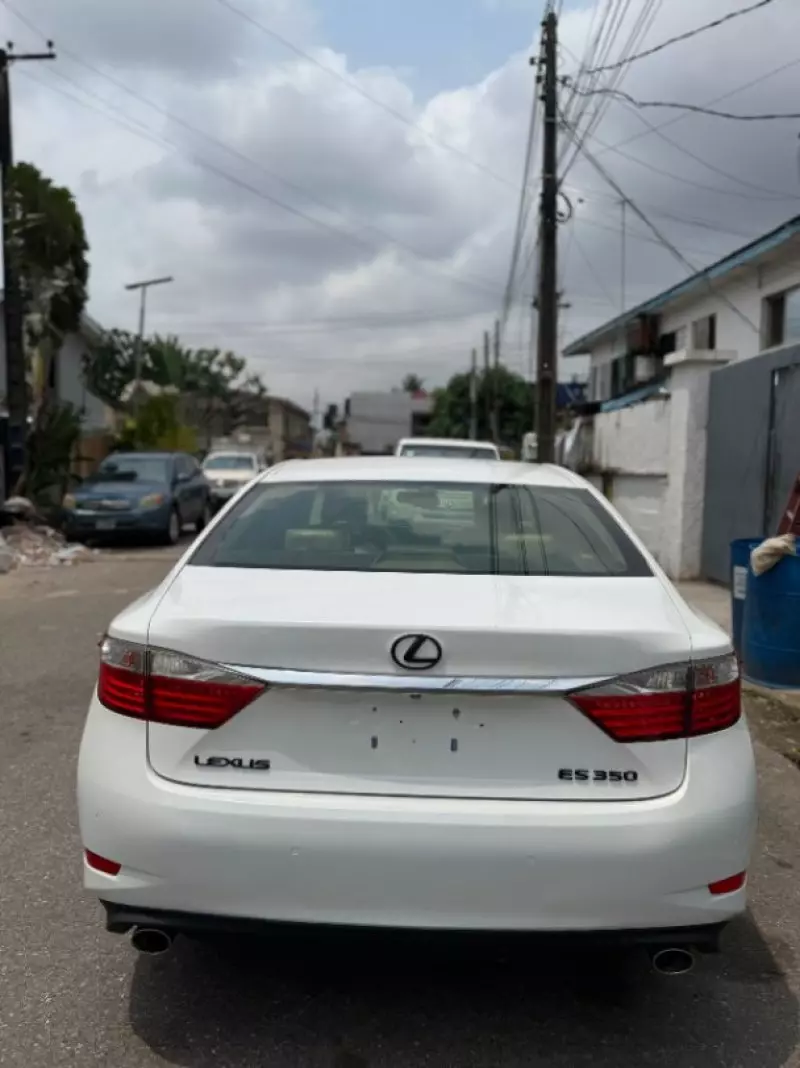 Lexus ES   - 2013