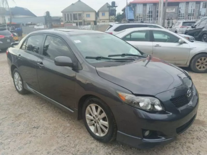 TOYOTA Corolla - 2010