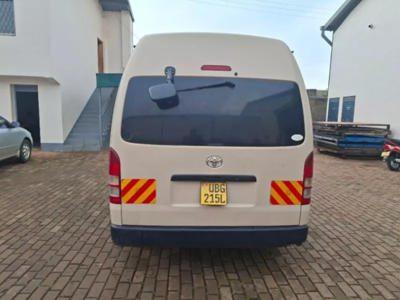 Toyota Hiace   - 2013
