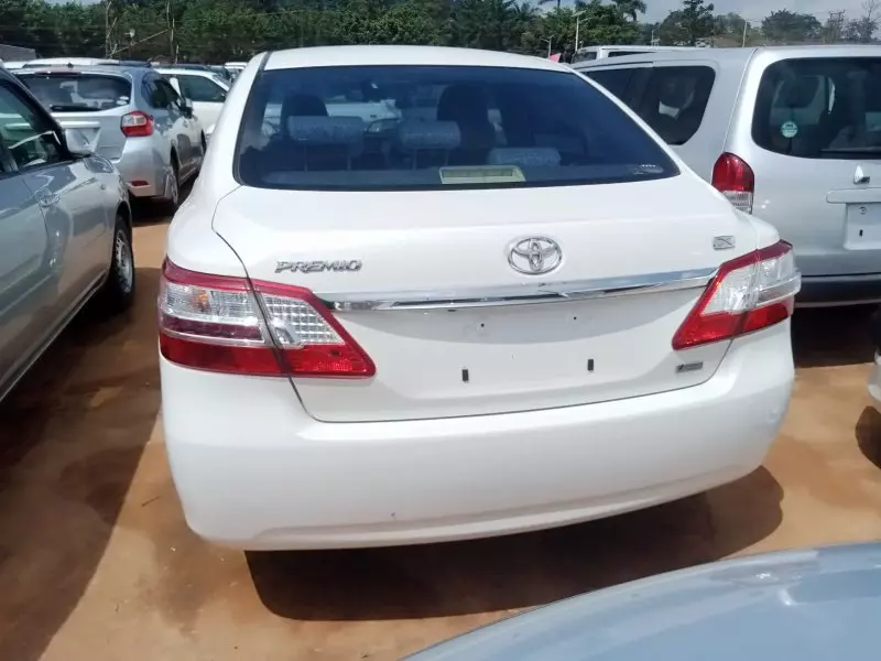 Toyota Premio    - 2014