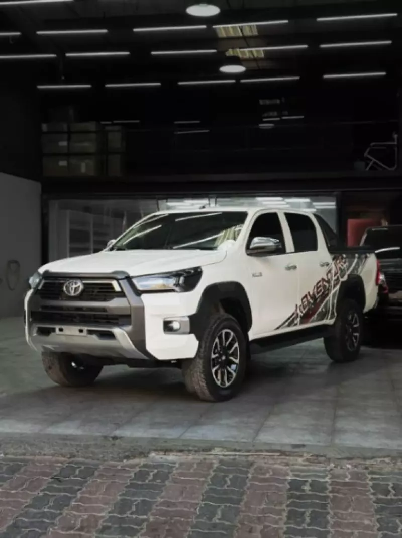 Toyota Hilux   - 2021