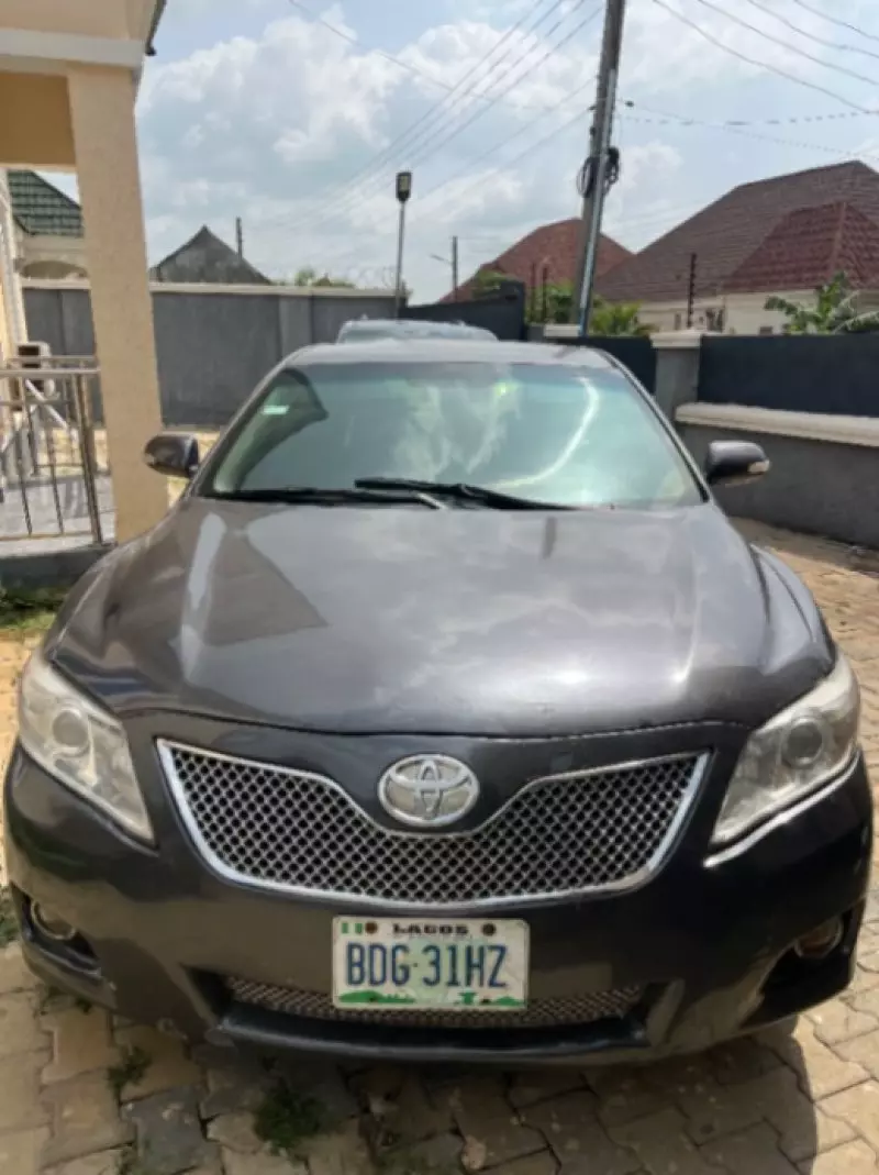 TOYOTA Camry - 2011