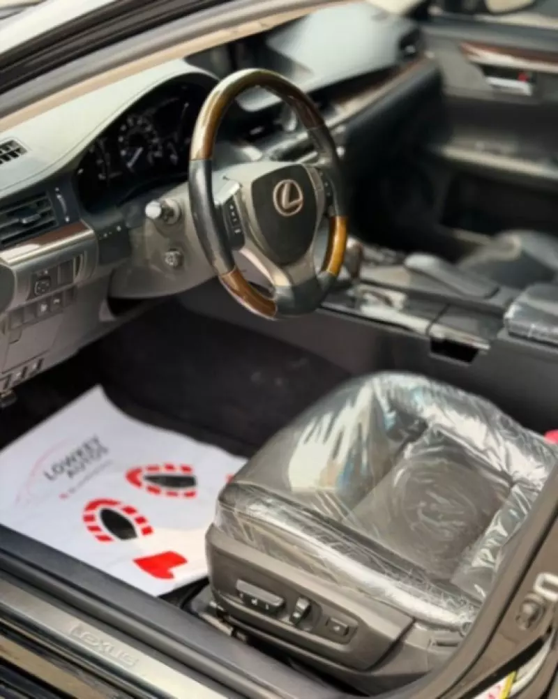 Lexus ES   - 2014