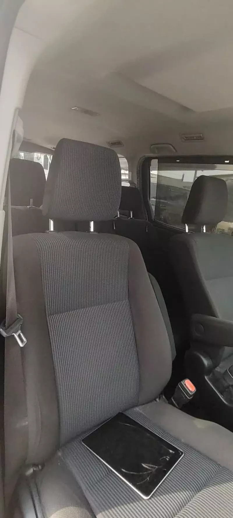 Toyota Voxy    - 2014