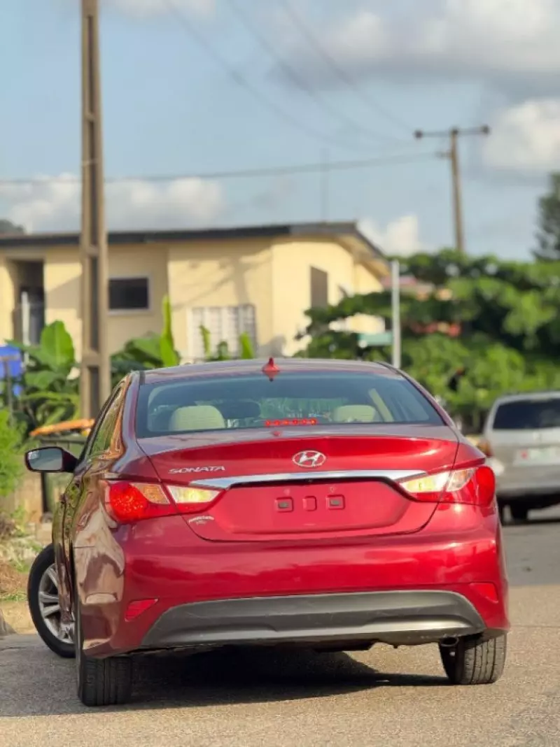 Hyundai Sonata   - 2014