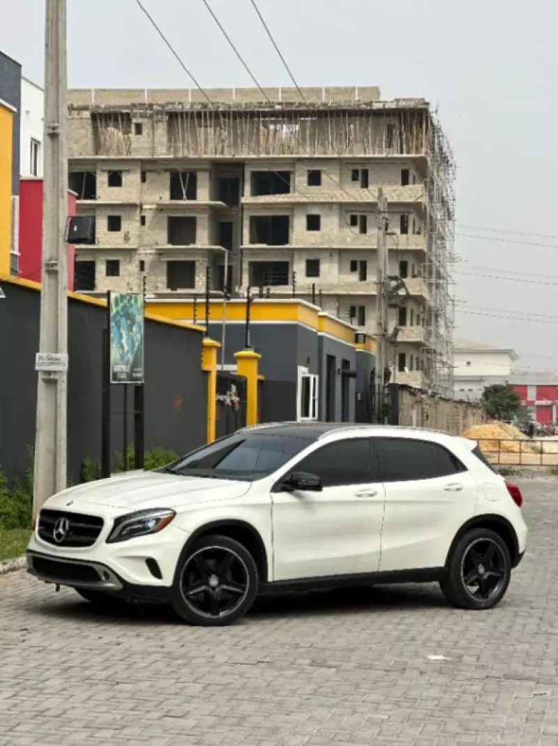 Mercedes-Benz GLA-Class   - 2015