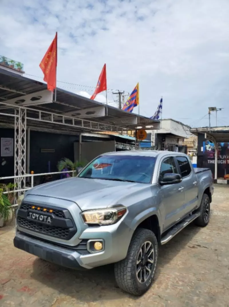 Toyota Tacoma   - 2018