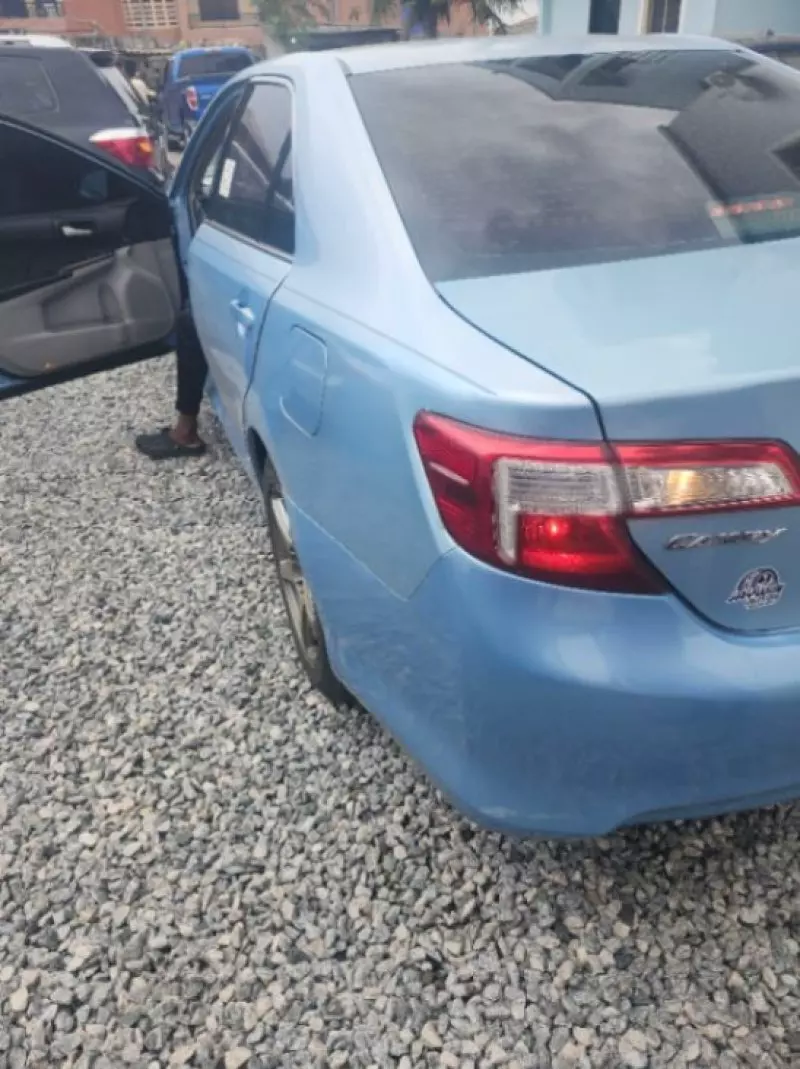Toyota Camry   - 2012