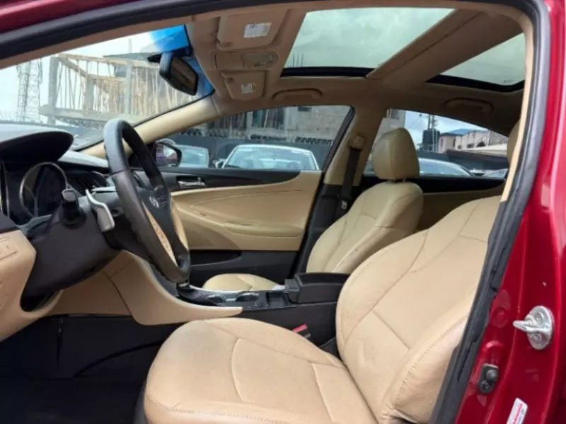Hyundai Sonata - 2012