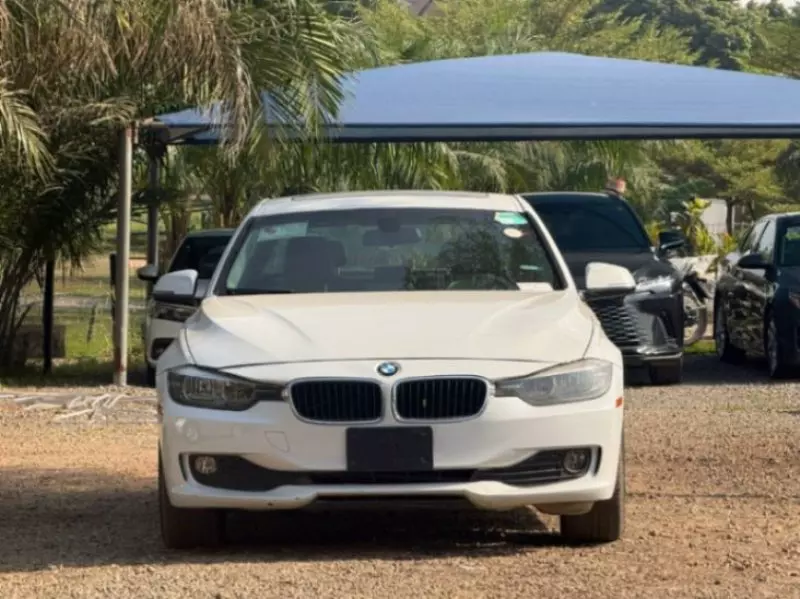BMW 320i   - 2014
