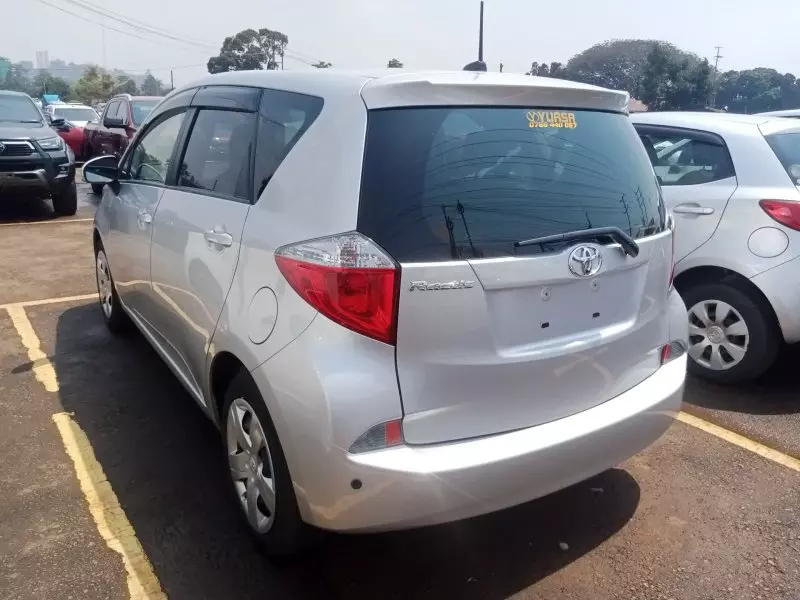 Toyota Ractis   - 2012