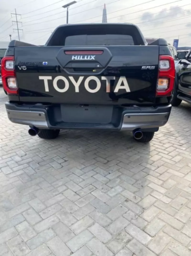 Toyota Hilux   - 2025