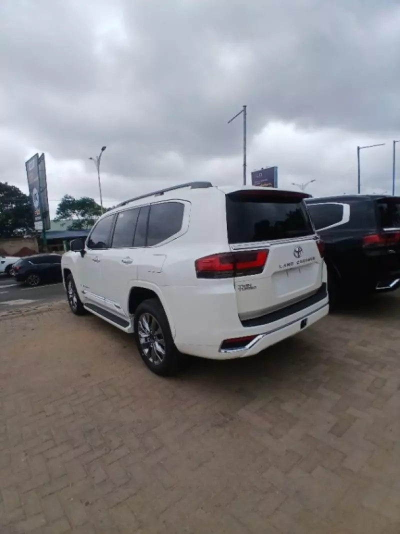 TOYOTA Land Cruiser   - 2025