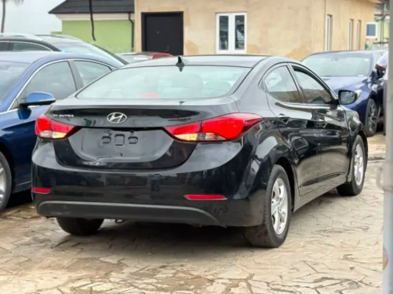 Hyundai Elantra   - 2014