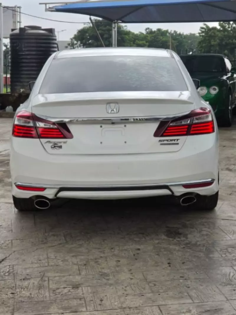 Honda Accord   - 2017