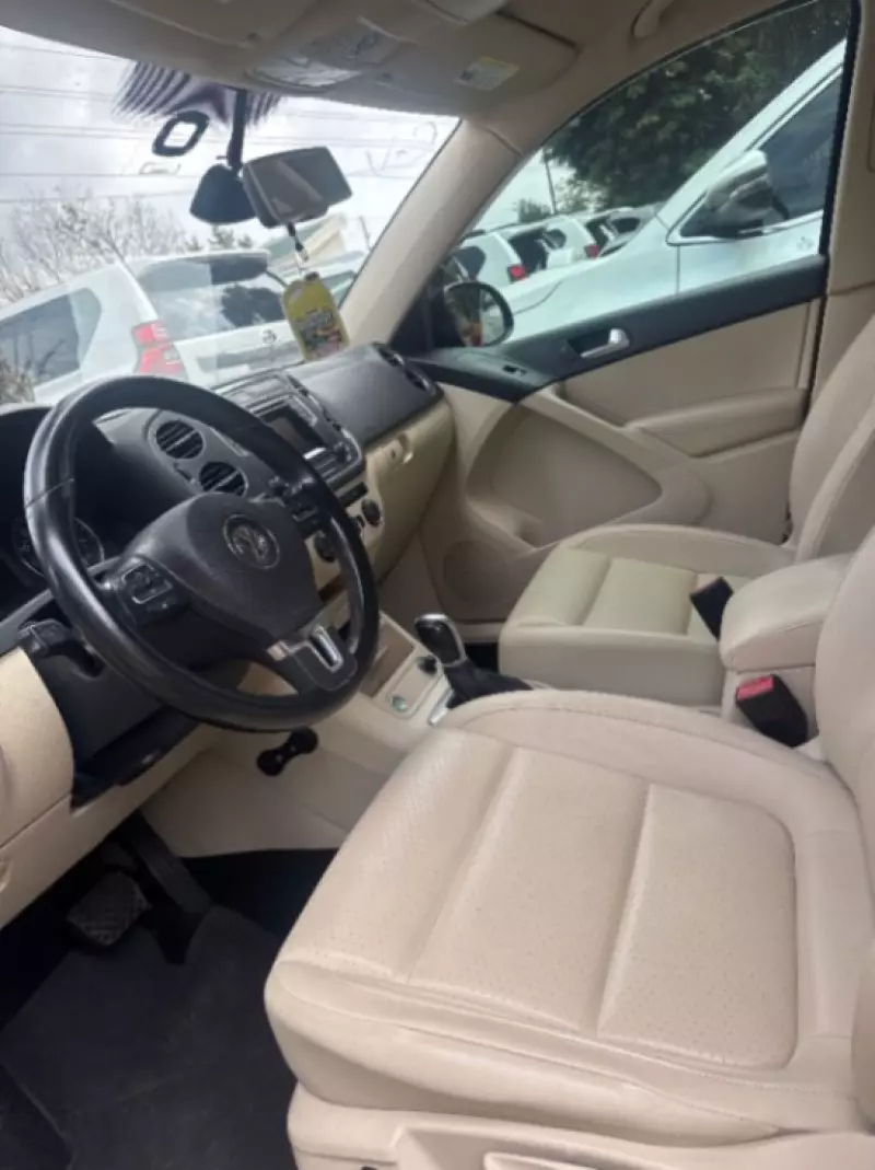Volkswagen Tiguan   - 2014