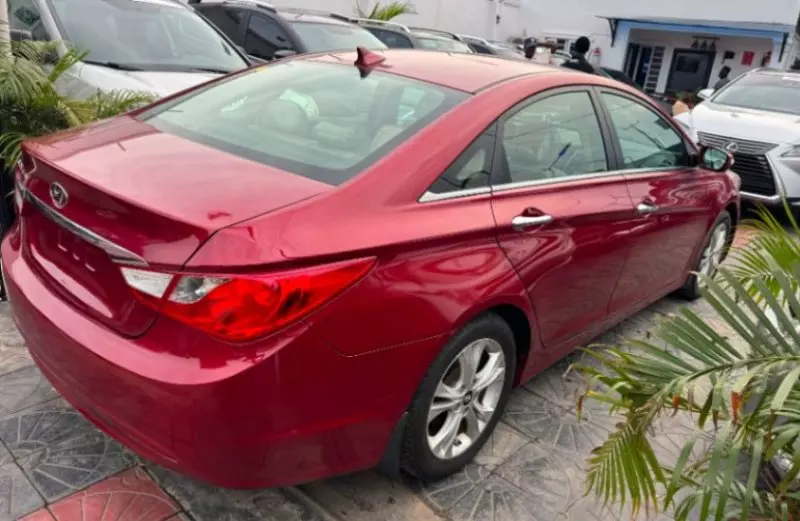 Hyundai Sonata - 2011