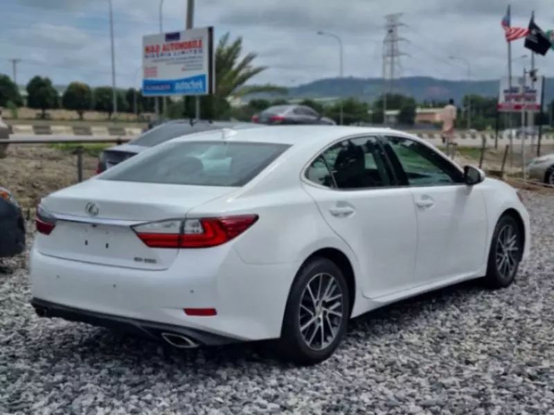 Lexus ES 350   - 2016