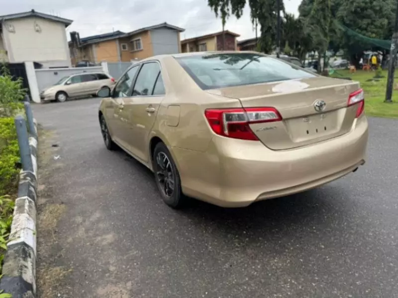 Toyota Camry   - 2012