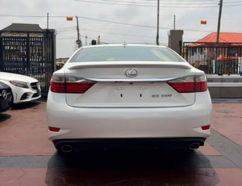 Lexus ES   - 2014