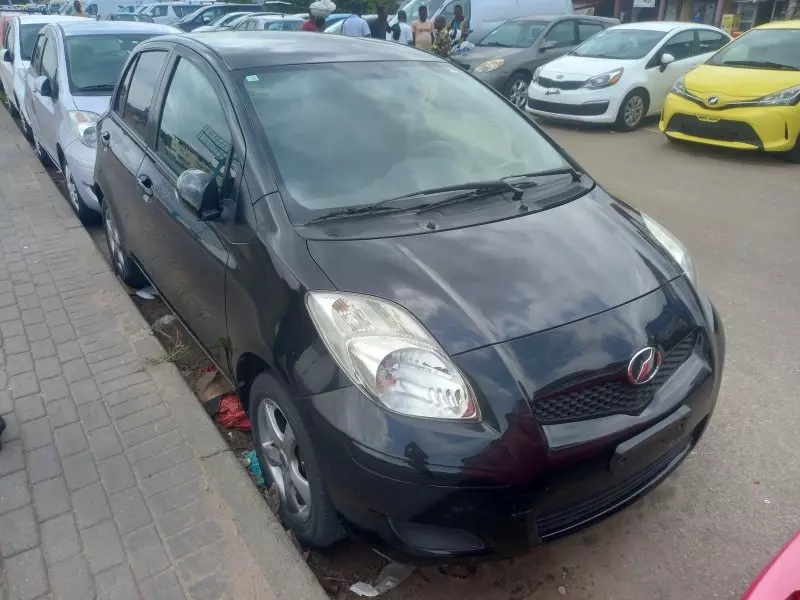 Toyota Vitz   - 2011
