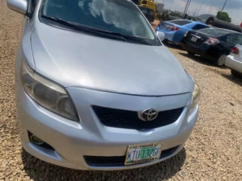 Toyota Corolla   - 2009