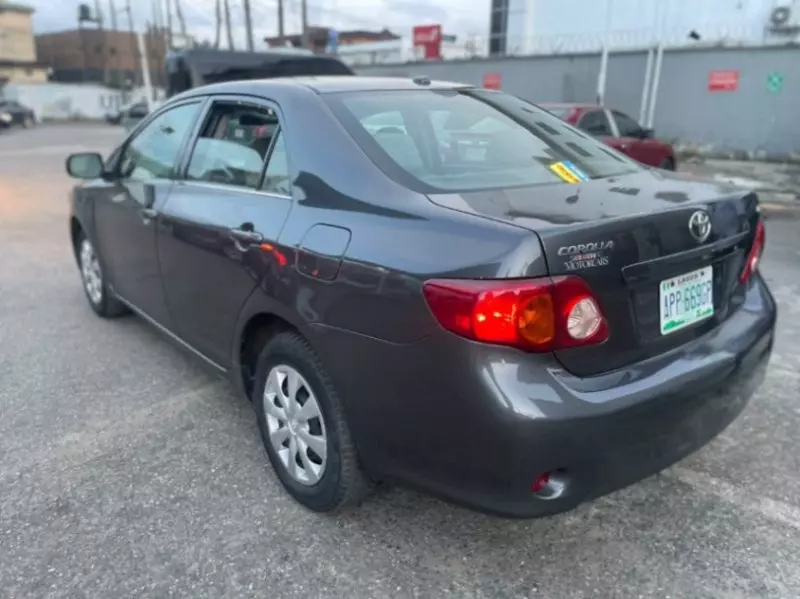 TOYOTA Corolla   - 2010
