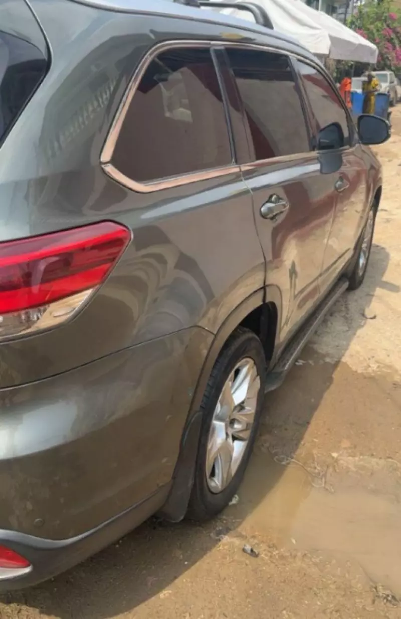 Toyota Highlander   - 2014