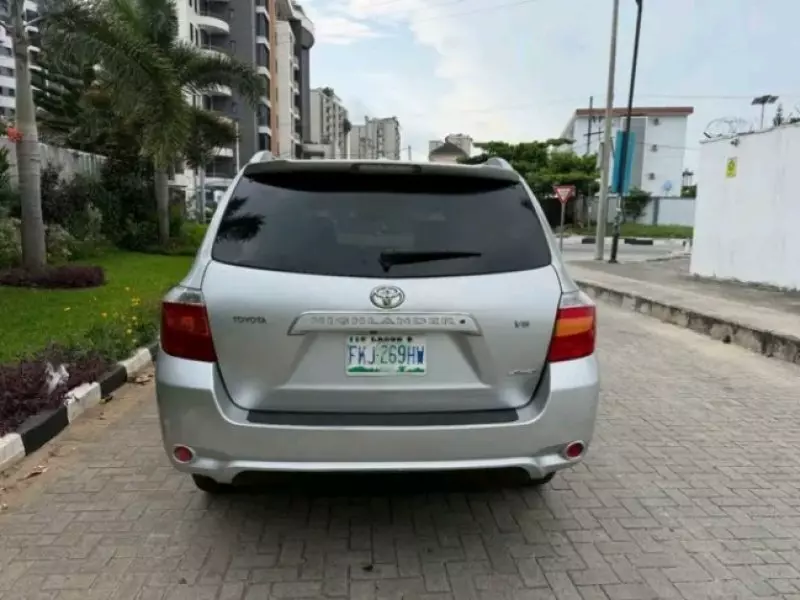 Toyota Highlander   - 2009