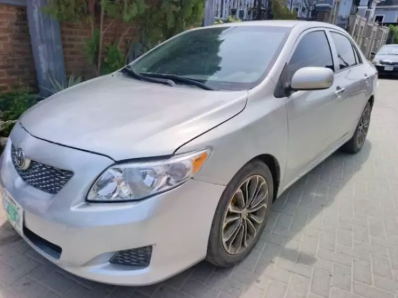 TOYOTA Corolla   - 2010