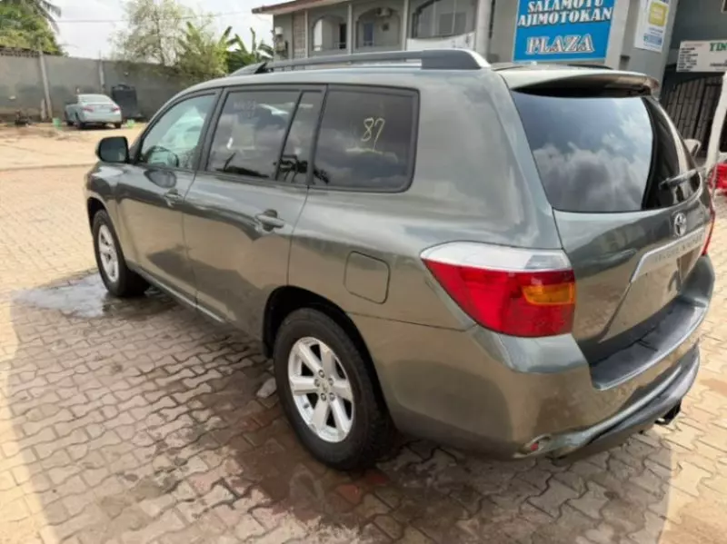 Toyota Highlander   - 2010