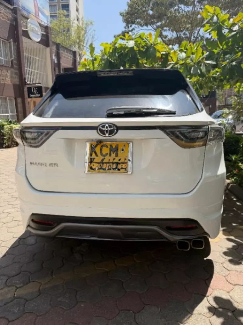 Toyota Harrier   - 2016
