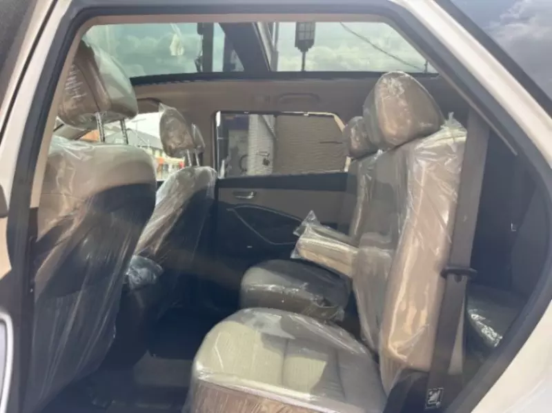 Hyundai Santa Fe   - 2015