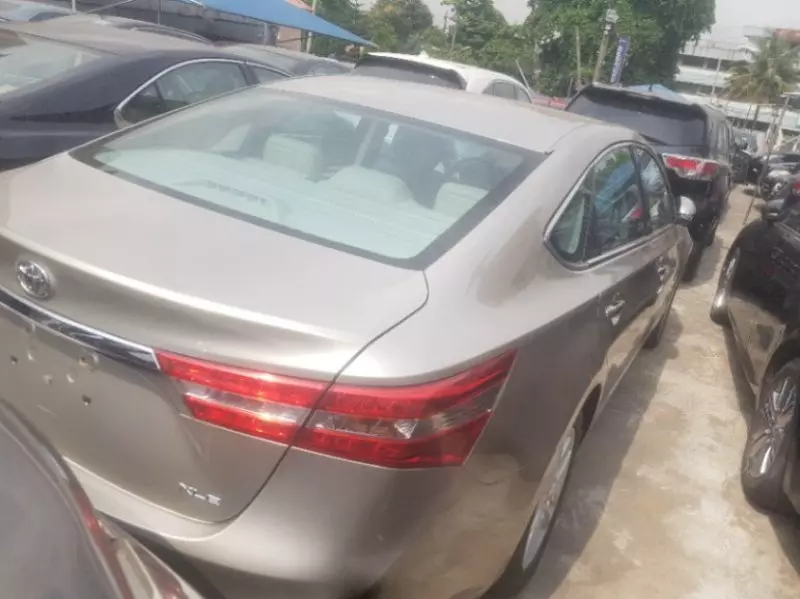 Toyota Avalon   - 2013