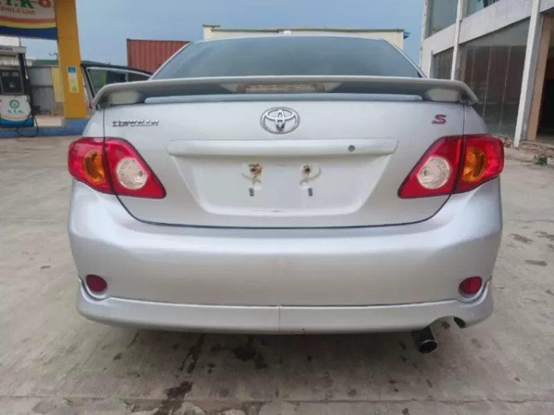 Toyota Corolla   - 2009