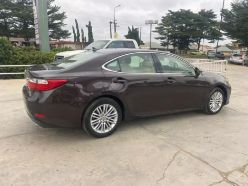 Lexus ES   - 2013